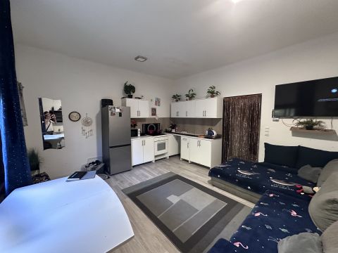 Eladó Lakás 1211 Budapest 21. kerület Csepel frekventált de nyugodt környezetében kis lakás eladó