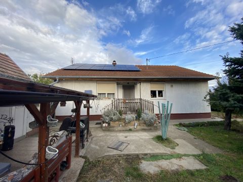 Eladó Ház 2421 Nagyvenyim , Központhoz közel