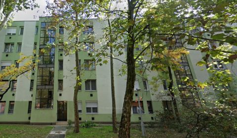 Eladó Lakás 6000 Kecskemét , 2 szobás, erkélyes lakás, szigetelt társasházban