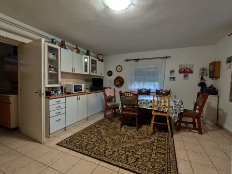 Eladó Ház 8053 Bodajk , Fő utcán mindenhez közel!