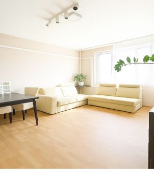 Eladó Lakás 1158 Budapest 15. kerület , Drégelyvár utca felújítandó 3 szobs, erkélyes lakás