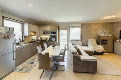 Eladó Ház 6044 Kecskemét Úrihegyben csendes övezetben nappali plusz 2 szobás ház 