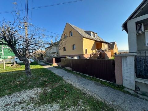 Eladó Ház 8083 Csákvár , Csákvár frekventált részén