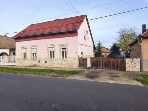 Eladó Ház 7200 Dombóvár , Vörösmarty u.