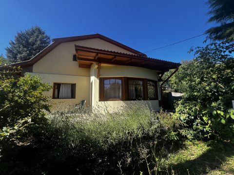 Eladó Ház 2016 Leányfalu , Leányfalu csendes utcája