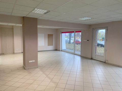 Kiadó Üzlethelyiség 4400 Nyíregyháza Nyíregyháza Pláza közelében.