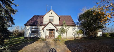 Eladó Ház 6100 Kiskunfélegyháza , Kiskunfélegyháza és Kecskemét között családi ház+nagy raktár