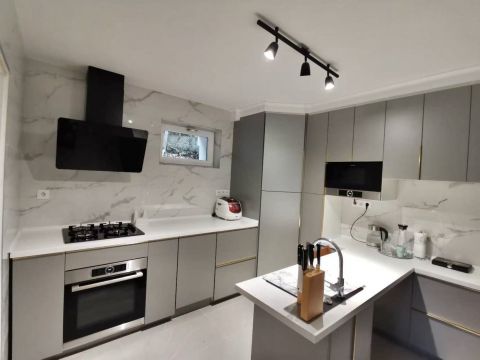 Eladó Ház 1037 Budapest 3. kerület , Bp.3.Remetehegyen, körbejárható 2 lakrészes családi ház