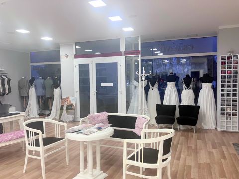 Eladó Üzlethelyiség 4400 Nyíregyháza , SZŰK BELVÁROS