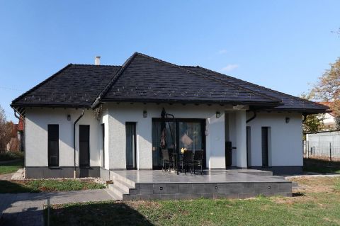 Eladó Ház 8152 Kőszárhegy , 8152 Kőszárhegy, Kertváros