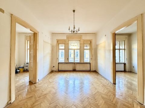 Eladó Lakás 1078 Budapest 7. kerület , Nagypolgári, felújítandó nagy lakás.