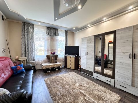 Eladó Lakás 1201 Budapest 20. kerület , Jó állapotú, klímás házrész, fedett terasszal.