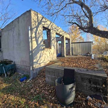 Eladó Ház 6000 Kecskemét , ÉPÍTSE ÚJJÁ NAPPALI+4 SZOBÁS CSALÁDI HÁZAT, ALÁPINCÉZVE!