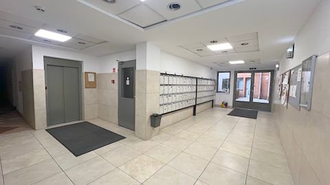 Eladó Lakás 1096 Budapest 9. kerület METRODOM építésű, liftes házban 1,5 szobás, erkélyes.