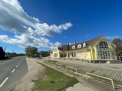 Eladó Üzlethelyiség 6133 Jászszentlászló 