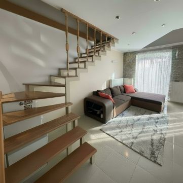 Eladó Lakás 1182 Budapest 18. kerület , Halmierdőnél belső kétszintes lakás teremgarázs beállóval