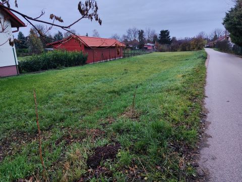 Eladó Telek 2475 Kápolnásnyék , a központ közelében