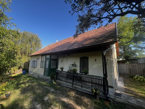 Eladó Ház 2528 Úny 