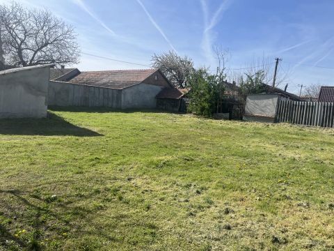 Eladó Telek 6070 Izsák 