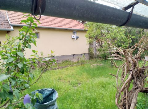 Eladó Ház 2017 Pócsmegyer , Csendes utcában, felújítása saját igény szerint befejezhető!