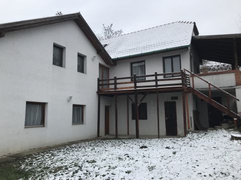 Eladó Lakás 8093 Lovasberény Csendes helyen