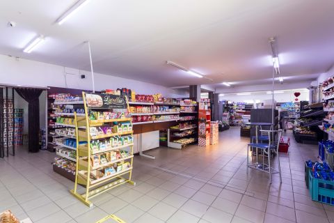 Eladó Üzlethelyiség 9242 Jánossomorja , Szabadság utca közelében