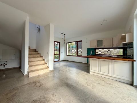 Eladó Ház 8237 Tihany , Gödrös csendes utcájában