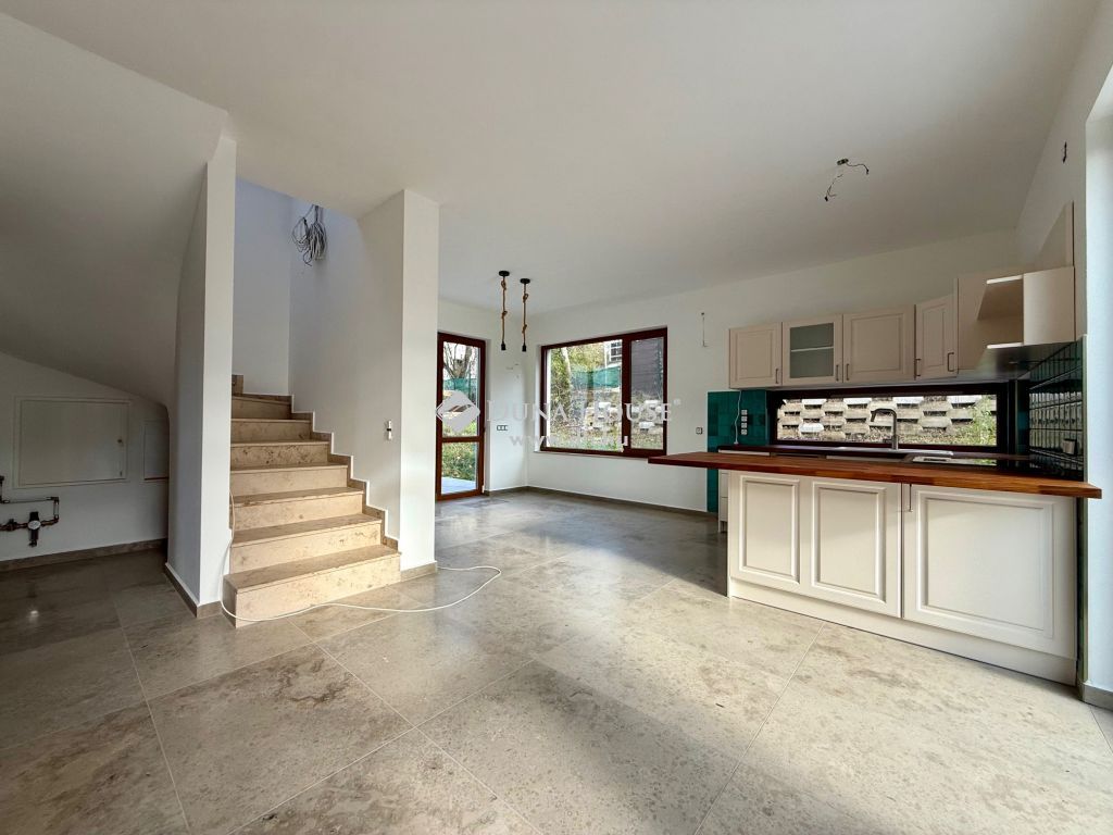 8237 Tihany , Gödrös csendes utcájában — 1/19