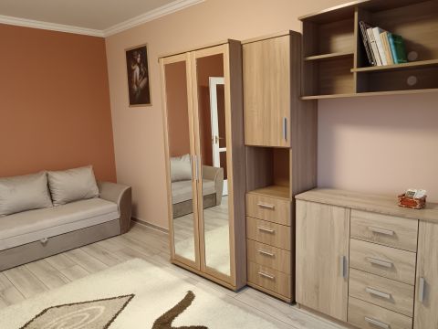 Kiadó Lakás 2700 Cegléd 