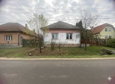 Eladó Ház 2115 Vácszentlászló Vácszentlászló központjában