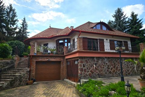 Eladó Ház 9081 Győrújbarát , GYŐRÚJBARÁT HEGYEN