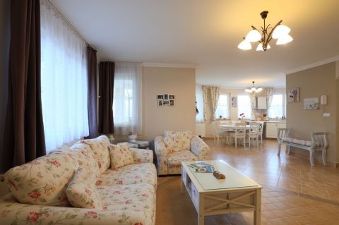 Eladó Ház 8174 Balatonkenese , állandó lakhatásra is