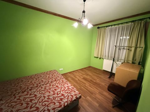 Kiadó Lakás 6000 Kecskemét  első emeleti, 3 szobás belvárosi lakás kiadó garázzsal