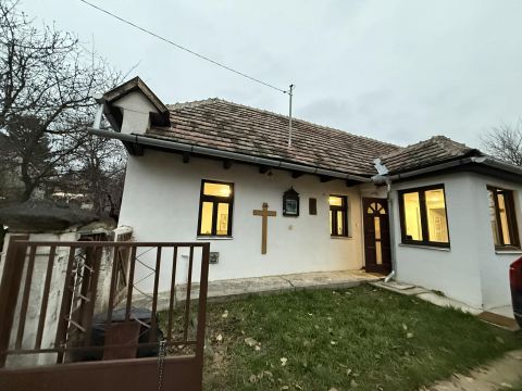 Eladó Ház 2065 Mány 