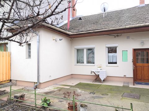 Eladó Ház 1201 Budapest 20. kerület , Klapka tér közelében, felújított, szigetelt ikerfél