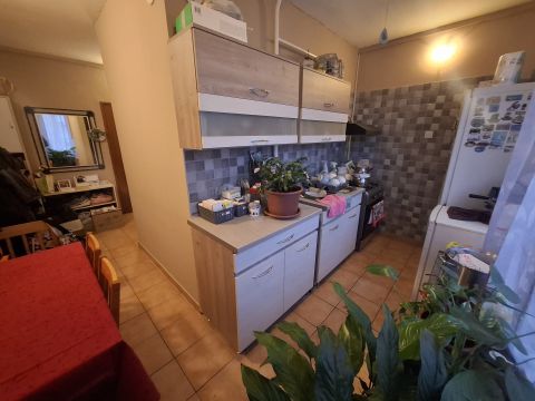 Eladó Lakás 6100 Kiskunfélegyháza , Kétszobás, erkélyes, részben felújított lakás