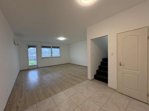 Eladó Ház 2724 Újlengyel 2018-ban épült, 4 szoba + nappalis családi ház