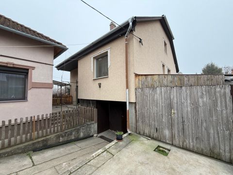 Eladó Ház 6000 Kecskemét Tágas, szépen karbantartott ház a Vacsiközben eladó