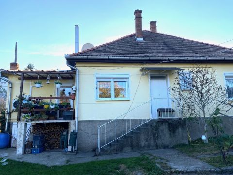 Eladó Ház 2451 Ercsi , Duna parthoz közel Ercsi kedvelt részén eladó Kádár-kocka