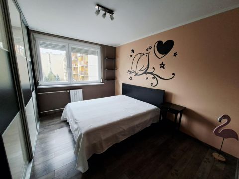 Eladó Lakás 1132 Budapest 13. kerület , Felújított, napfényes lakás az M3 metró közelében