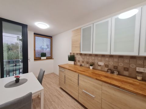 Kiadó Lakás 1085 Budapest 8. kerület , Palota negyedben-  erkélyes, újszerű lakás