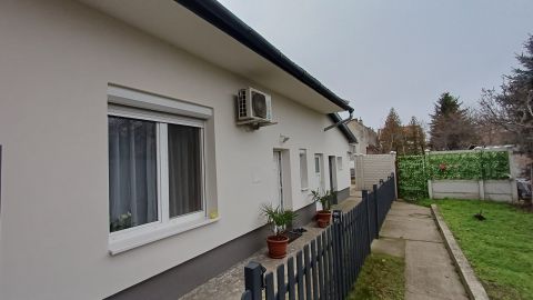 Eladó Lakás 1153 Budapest 15. kerület , Rákospalotán felújított, saját kerttel, nagy pincével