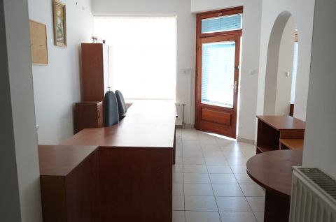 Kiadó Üzlethelyiség 8000 Székesfehérvár 