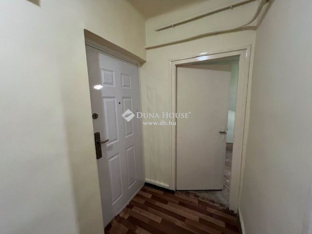 7300 Komló — 1/12
