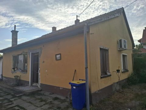 Eladó Ház 2700 Cegléd , Nincs utca