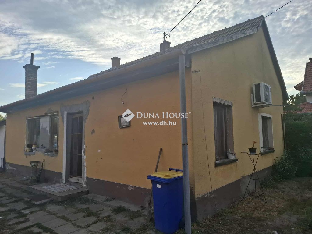 2700 Cegléd , Nincs utca — 1/26