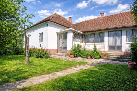 Eladó Ház 8866 Becsehely , A falu központjában.