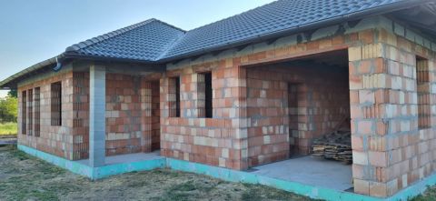 Eladó Ház 2723 Nyáregyháza , Központ