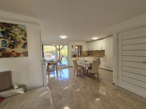 Eladó Ház 8623 Balatonföldvár , vízközeli, újszerű, kétszintes hangulatos családi ház