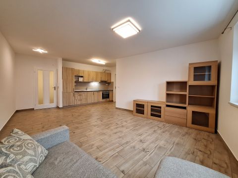 Eladó Lakás 6000 Kecskemét ÚJSZERŰ, MAGAS MŰSZAKI TARTALOMMAL ÉPÜLT FÖLDSZINTI LAKÁS